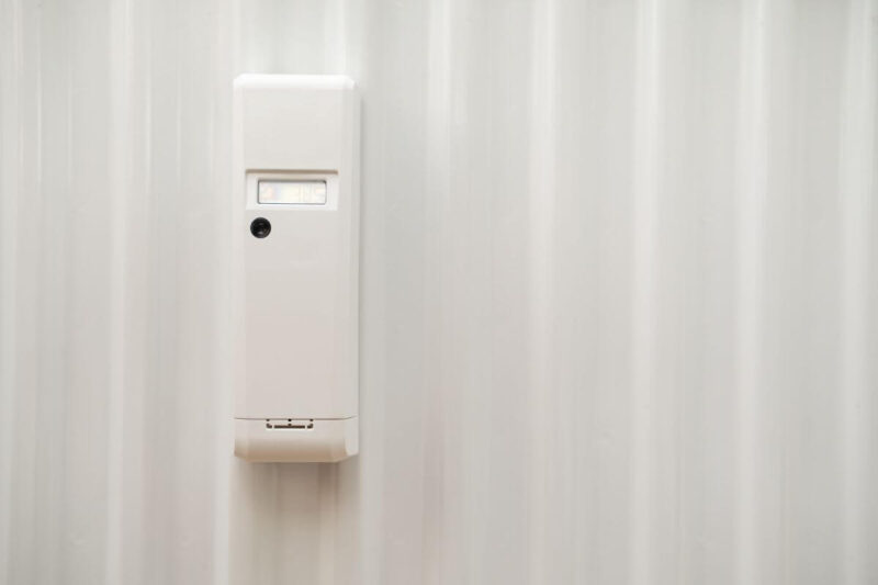 Na zdjęciu znajduje się urządzenie do pomiaru ciepła, na które składają się podzielniki elektroniczne podzielniki wyparkowe.